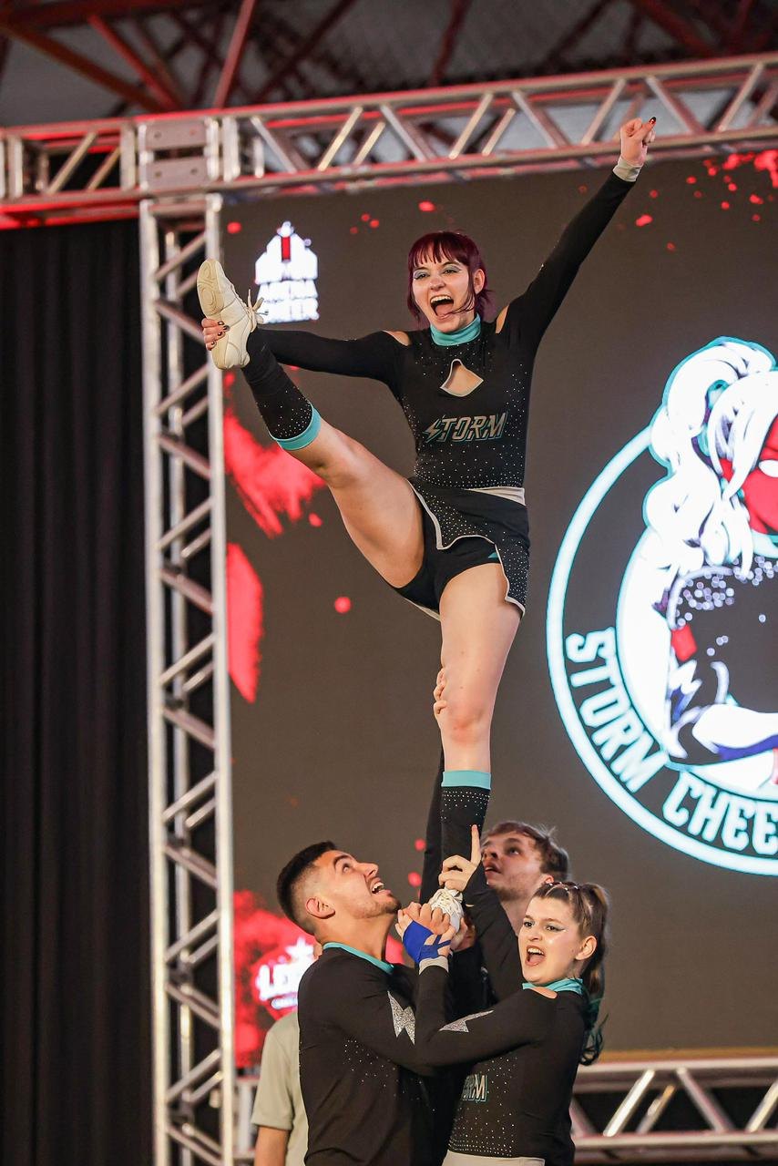 Group stunt da Storm no tablado do Arena Legacy 2025